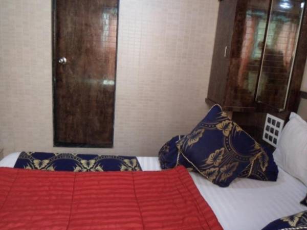 Hotel Paris Residency