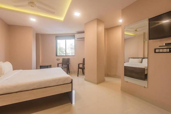 OYO 9748 Hotel Girgaon Palace