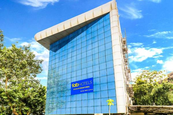 FabHotel Byaris International