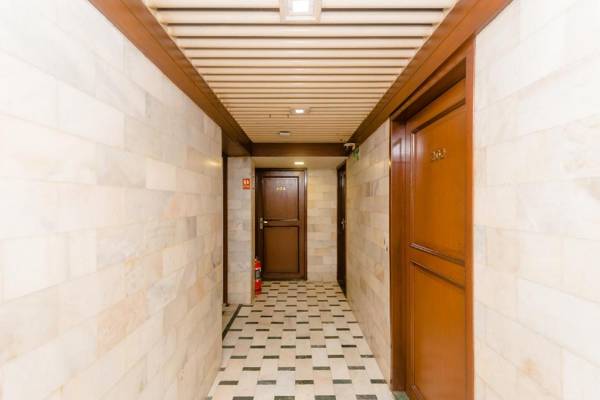 OYO Flagship 18502 Sahar International