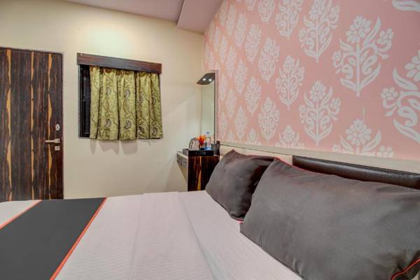 Collection O 50279 Golden Tulipz Boutique