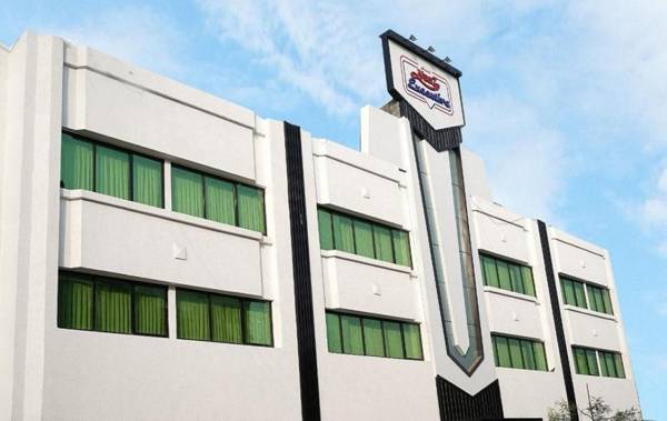 Hotel Naaz Executive Near T2 Airport