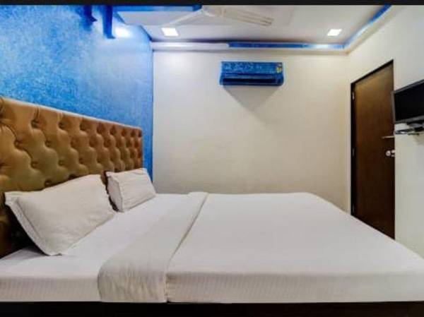 OYO 80898 The Om Sai Residency