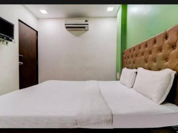 OYO 80898 The Om Sai Residency