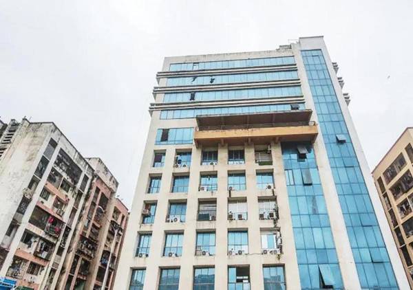 Hotel BKC CROWN - Near Trade Centre Visa Consulate