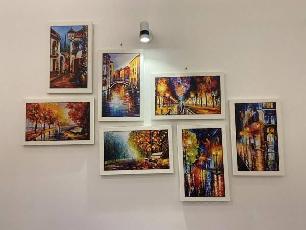 Hotel BKC CROWN - Near Trade Centre Visa Consulate