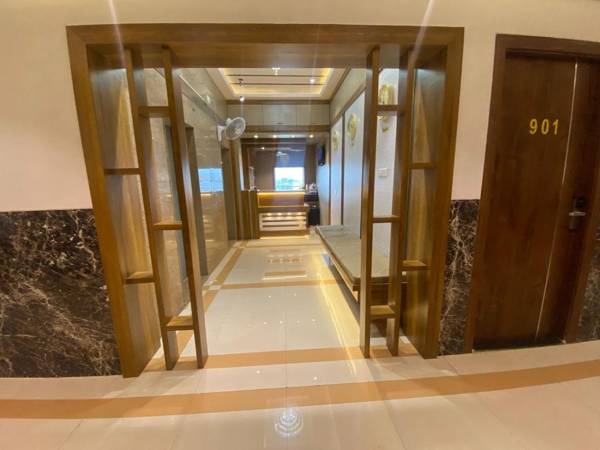 Hotel BKC CROWN - Near Trade Centre Visa Consulate