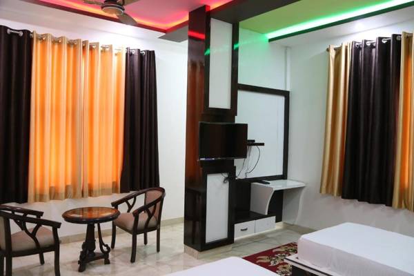 Hotel Dhanraj Palace