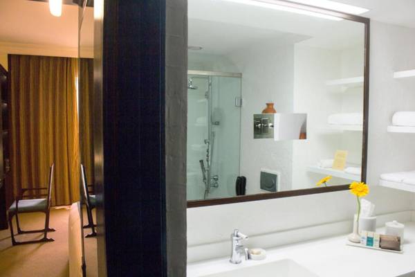 Sterlings Mac Hotel & Suites