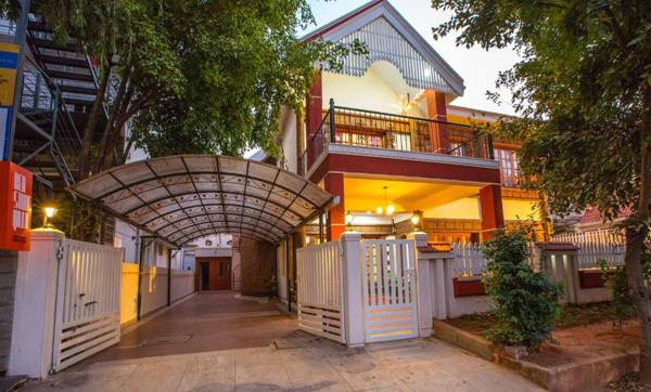 Redstone Villa and Suites