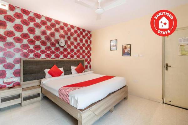 OYO 9605 Hotel Golden Inn