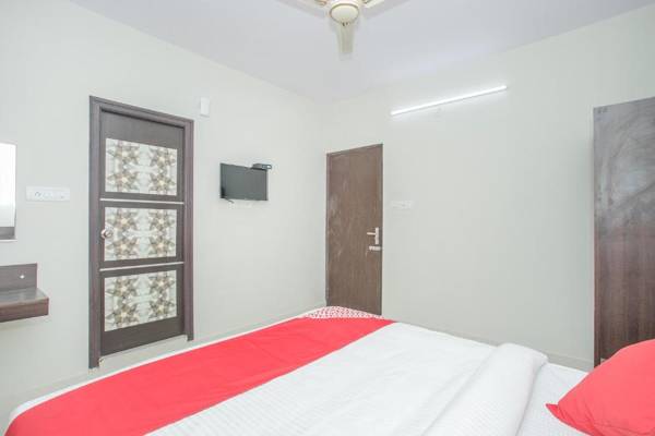 OYO 11916 Varcity Plaza