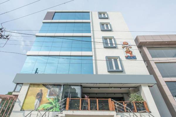 Vaccinated Staff - Capital O 12543 Three Square