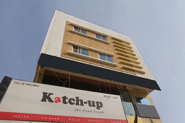 OYO 27781 Sri Sai Comforts