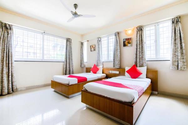 OYO Flagship 8252 Aayush Corporate Stays