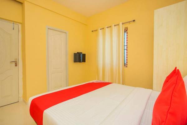 OYO 10522 Varcity Emerald