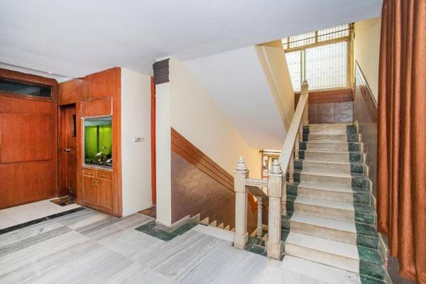 OYO Flagship 77157 Puttana Chetty Townhall