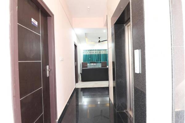 OYO 39395 Encore Suits