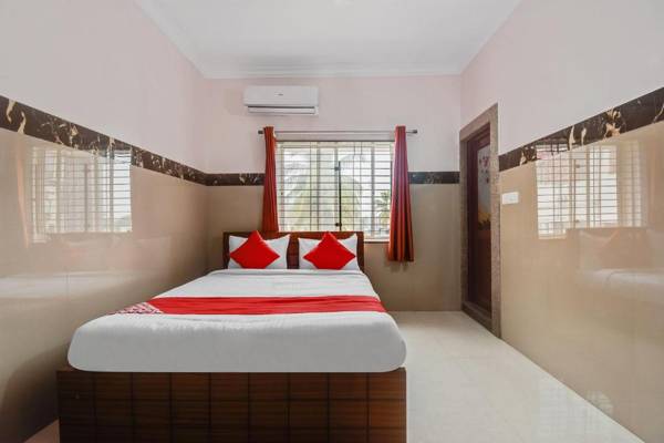 OYO Flagship 43308 Sri Sai Guru Comforts