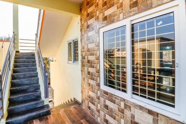 OYO 67994 Om Sai Suites