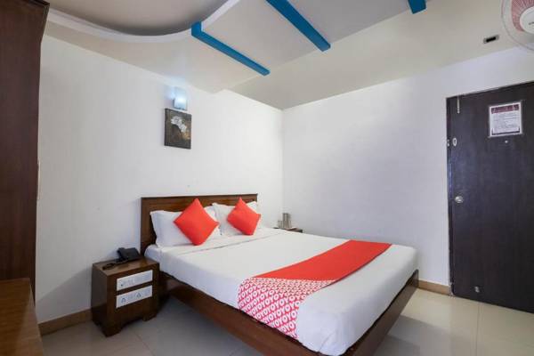 OYO 71863 The Red Velvet