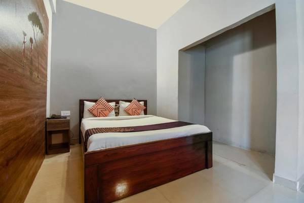 SPOT ON 74779 Gold Inn Palace