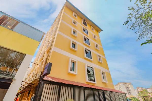 Capital O 79546 Hotel Royal Galaxy