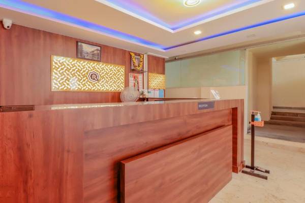 OYO Flagship 80044 Royal Wood Deluxe