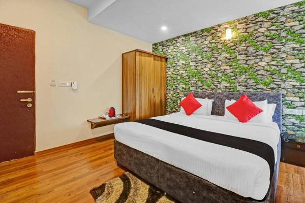 OYO 81386 Dhanvitha Suites