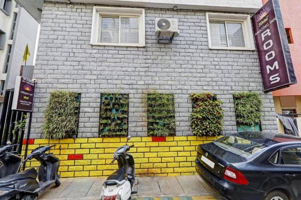 OYO Townhouse 82047 SRK Live Inn Castle