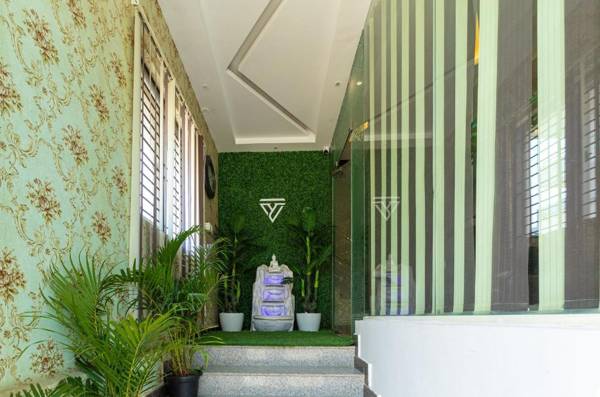 Vera by Bisque Brookefield