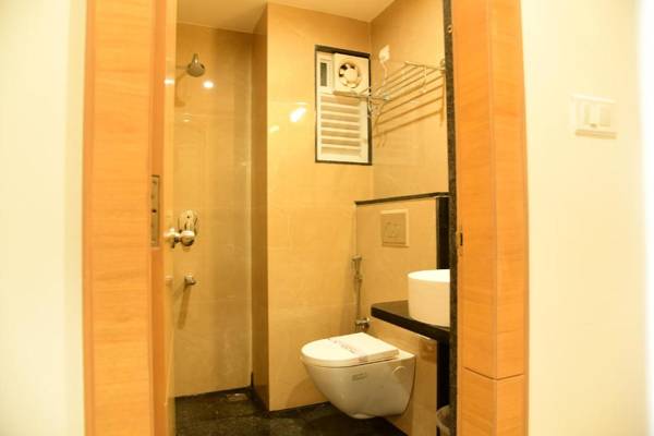 Townhouse OAK Hotel U T Elite