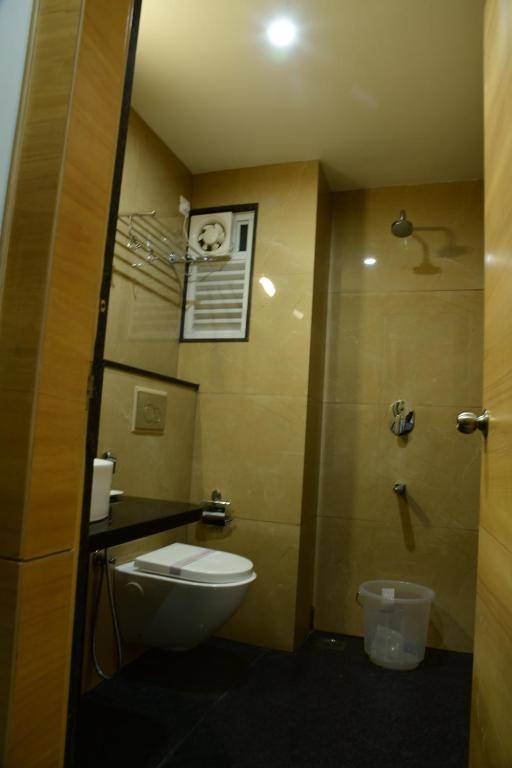 Townhouse OAK Hotel U T Elite