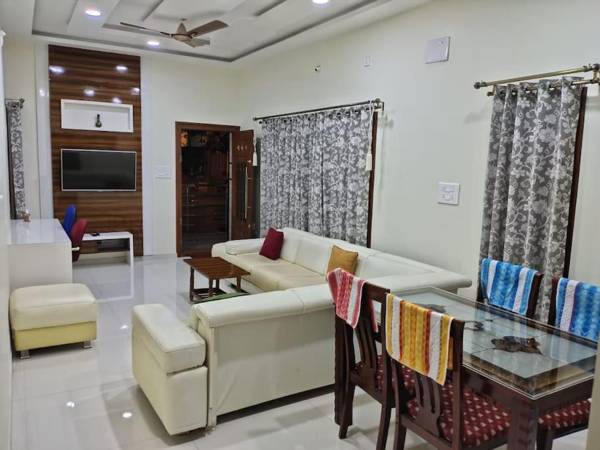 Corner apartment 2BHK with good privacy parking