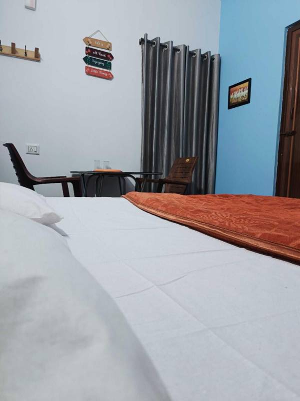 OYO 90649 Square Stay