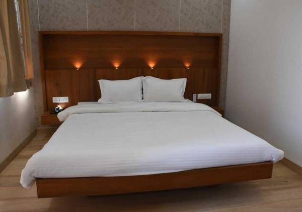 Hotel President Banquet & Lawn