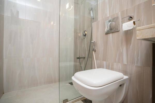 Ronne's 6 Bedroom villa