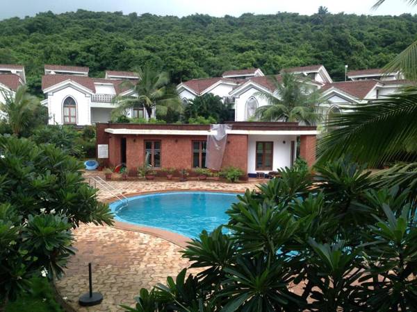 Pool Facing Apartment in Riviera Foothills Near Baga Arpoara