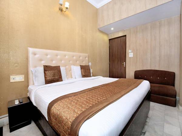 OYO 966 Hotel Sallow International