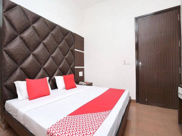 OYO 15863 Hotel Royal Vij