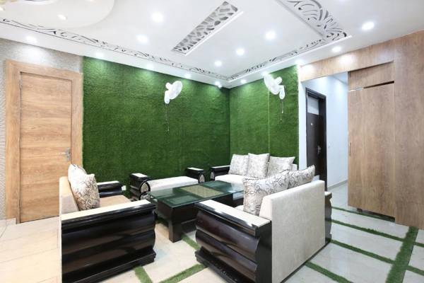 OYO 15863 Hotel Royal Vij