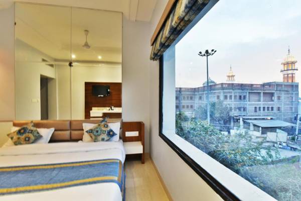 Hotel Vacation Inn With Golden Temple View