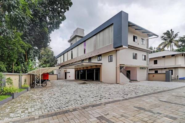 CAPITAL O74694 Kizhakkambalam Tourist Home