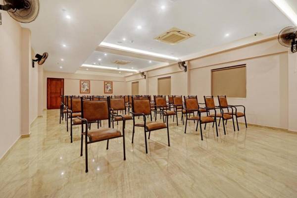 CAPITAL O74694 Kizhakkambalam Tourist Home