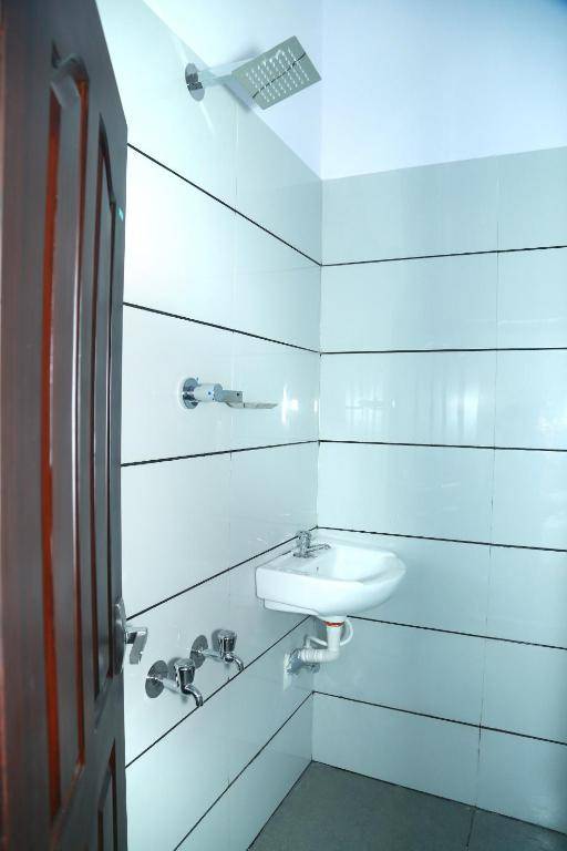 Hotel Annlin Surprise Kochi Airport