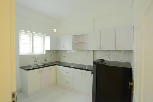 Yelza Hotel and Residence