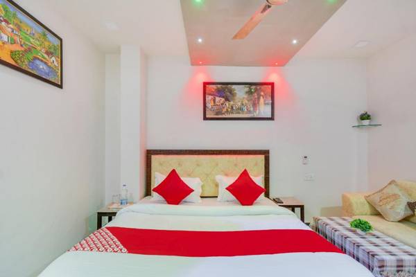 OYO 70829 Hotel Royal