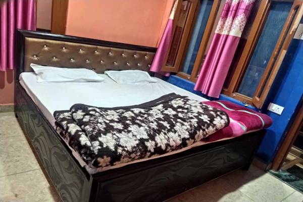 SPOT ON 85882 Navrang Sweets  Home Stay And Restaurant