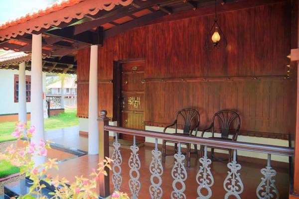 Sterling Lake Palace Alleppey