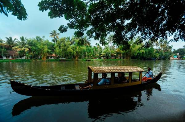 Palmgrove Lake Resort